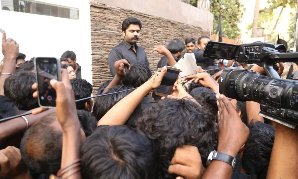 simbu home protest